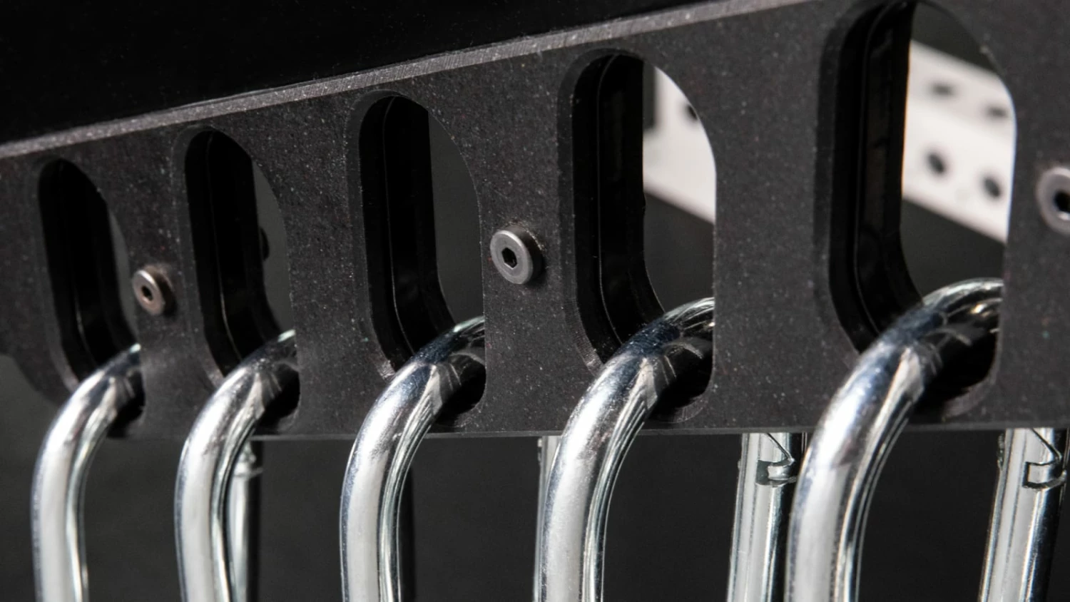 Rogue Fitness Monster Chain Hanger - Image 2